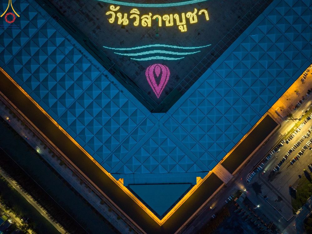 ภาพ No.137437:พิธีจุดวิสาขประทีป พิธีเวียนประทักษิณ ในวันวิสาขบูชา พุธที่ 22 พฤษภาคม พ.ศ. 2567 