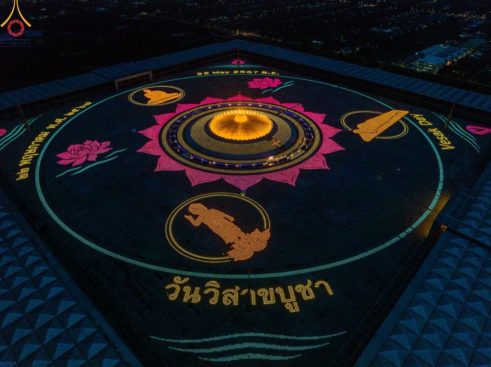 ภาพ No.137463:พิธีจุดวิสาขประทีป พิธีเวียนประทักษิณ ในวันวิสาขบูชา พุธที่ 22 พฤษภาคม พ.ศ. 2567 