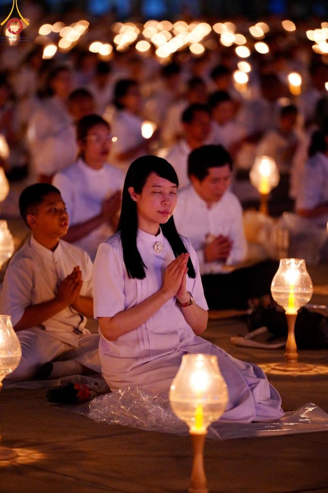 ภาพ No.137565:พิธีจุดวิสาขประทีป พิธีเวียนประทักษิณ ในวันวิสาขบูชา พุธที่ 22 พฤษภาคม พ.ศ. 2567 