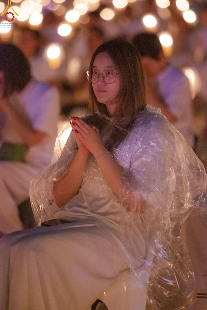 ภาพ No.137574:พิธีจุดวิสาขประทีป พิธีเวียนประทักษิณ ในวันวิสาขบูชา พุธที่ 22 พฤษภาคม พ.ศ. 2567 