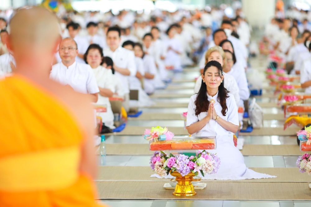 ภาพ No.143340:พิธีถวายภัตตาหารเพื่อเป็นกำลังแห่งการเข้าถึงธรรม ของพระภิกษุสามเณร วัดพระธรรมกาย วันเสาร์ที่ 6 กรกฏาคม พ.ศ. 2567 ณ หอฉันคุณยายอาจารย์ วัดพระธรรมกาย จ.ปทุมธานี