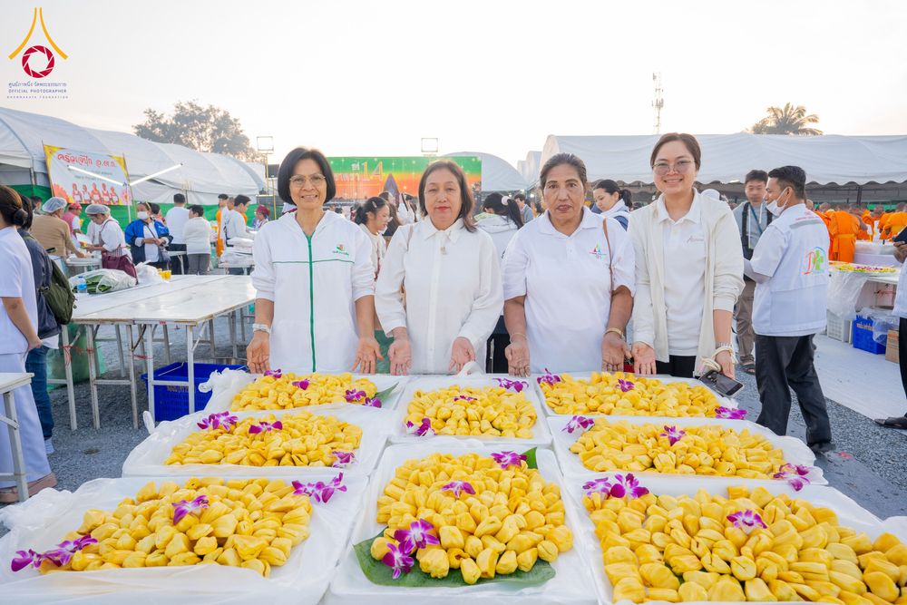 ภาพ No.291339:วันที่ 10 มกราคม พ.ศ. 2569 พิธีถวายภัตตาหารเป็นสังฆทาน แด่พระธรรมยาตรา ณ อนุสรณ์สถานคลองบางนางแท่น อ.สามพราน จ.นครปฐม ในโครงการธรรมยาตรา กตัญญูบูชา มหาปูชนียาจารย์ พระมงคลเทพมุนี(สด จนฺทสโร) พระผู้ปราบมาร อนุสรณ์สถาน 7 แห่ง ปีที่ 14