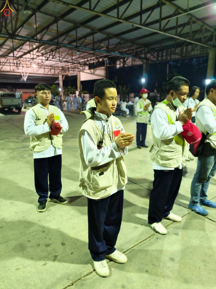 ภาพ No.295978:ภาพเบื้องหลังอาสาสมัครรวมใจ ชุดที่ 1 ในโครงการธรรมยาตรา กตัญญูบูชา มหาปูชนียาจารย์ พระมงคลเทพมุนี(สด จนฺทสโร) พระผู้ปราบมาร อนุสรณ์สถาน 7 แห่ง ปีที่ 14