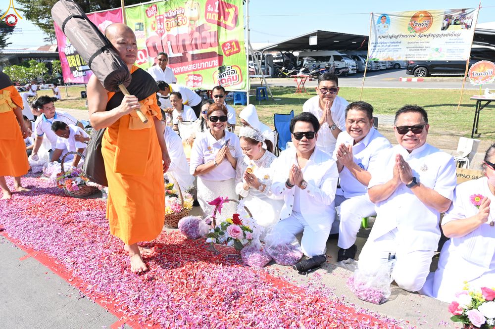 ภาพ No.304173:วันที่ 25 มกราคม พ.ศ. 2569 พิธีต้อนรับพระธรรมยาตรา  รร.สามัคคีราษฏร์บำรุง-วัดพระธรรมกาย ในโครงการธรรมยาตรา กตัญญูบูชา มหาปูชนียาจารย์ พระมงคลเทพมุนี(สด จนฺทสโร) พระผู้ปราบมาร อนุสรณ์สถาน 7 แห่ง ปีที่ 14