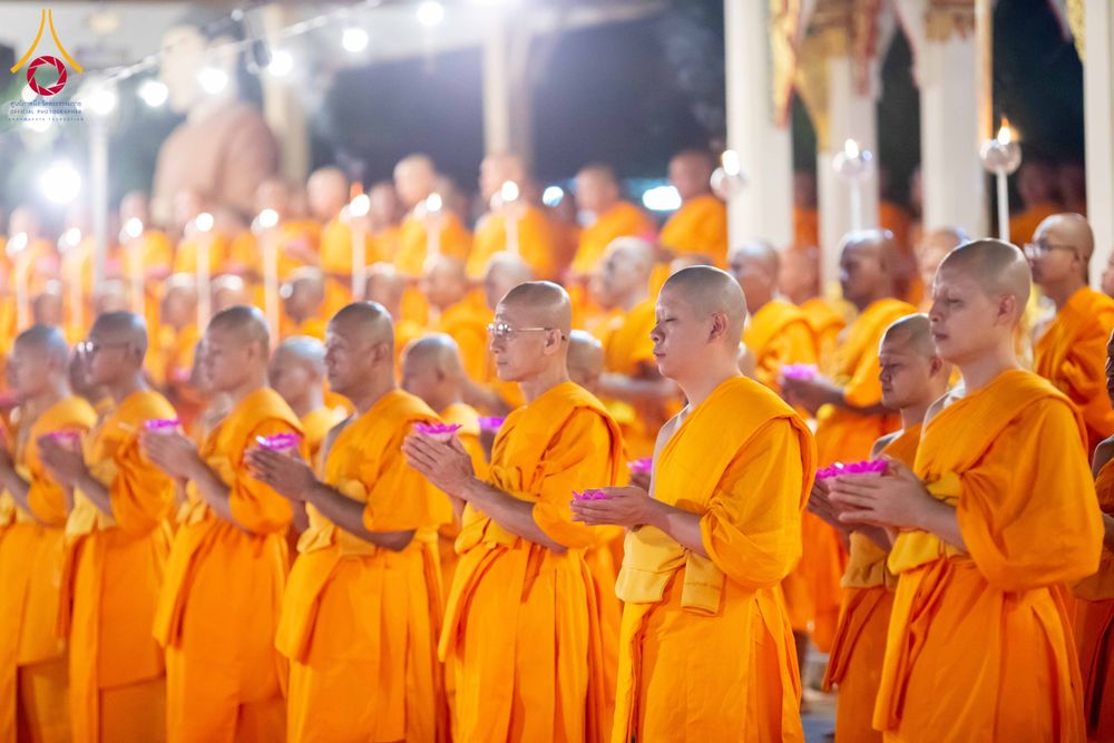 ภาพ No.297444:วันที่ 16 มกราคม พ.ศ. 2569 พิธีลอยประทีปธรรมถวายเป็นพุทธบูชา และบูชาธรรมมหาปูชนียาจารย์  ณ วัดโบสถ์บน ต.บางคูเวียง จ.นนทบุรี อนุสรณ์สถานลำดับที่ 4 สถานที่เกิดด้วยกายธรรม ในโครงการธรรมยาตรา กตัญญูบูชา มหาปูชนียาจารย์ พระมงคลเทพมุนี(สด จนฺทสโร) พระผู้ปราบม