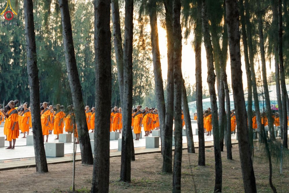 ภาพ No.187075:พระธรรมยาตราปฏิบัติธรรม และถ่ายภาพหมู่ประวัติศาสตร์ ปีที่ 13 ณ ลานทิศตะวันออก มหาวิหารพระมงคลเทพมุนี วัดพระธรรมกาย จ.ปทุมธานี วันเสาร์ที่ 28 ธันวาคม พ.ศ. 2567