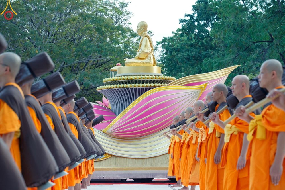 ภาพ No.187078:พระธรรมยาตราปฏิบัติธรรม และถ่ายภาพหมู่ประวัติศาสตร์ ปีที่ 13 ณ ลานทิศตะวันออก มหาวิหารพระมงคลเทพมุนี วัดพระธรรมกาย จ.ปทุมธานี วันเสาร์ที่ 28 ธันวาคม พ.ศ. 2567