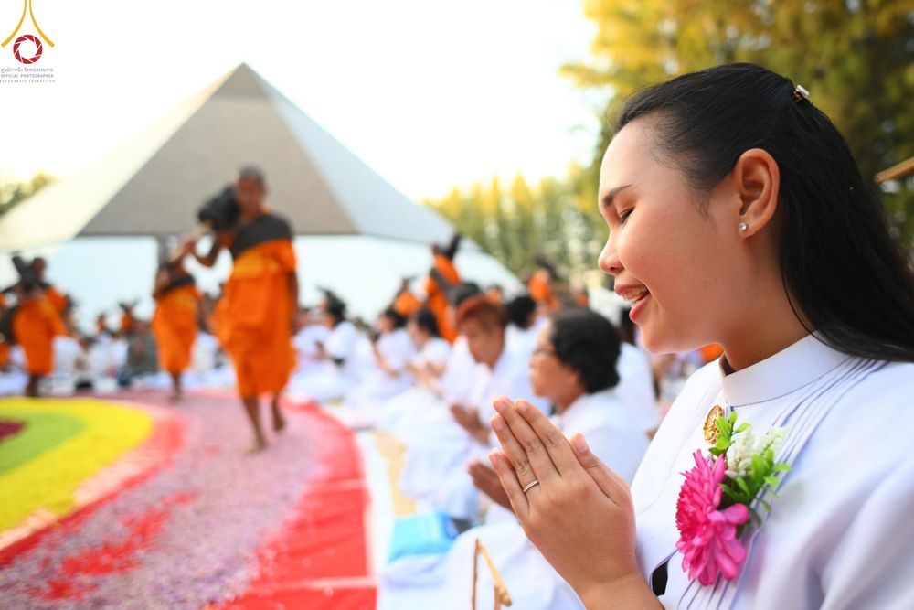 ภาพ No.188859:พิธีต้อนรับพระธรรมยาตรา ในโครงการธรรมยาตรา กตัญญูบูชา มหาปูชนียาจารย์ พระมงคลเทพมุนี(สด จนฺทสโร) พระผู้ปราบมาร อนุสรณ์สถาน 7 แห่ง ปีที่ 13 วันที่ 3 มกราคม พ.ศ. 2568 ณ อนุสรณ์สถานมหาวิหารพระมงคลเทพมุนี (โลตัสแลนด์) อ.สองพี่น้อง จ.สุพรรณบุรี