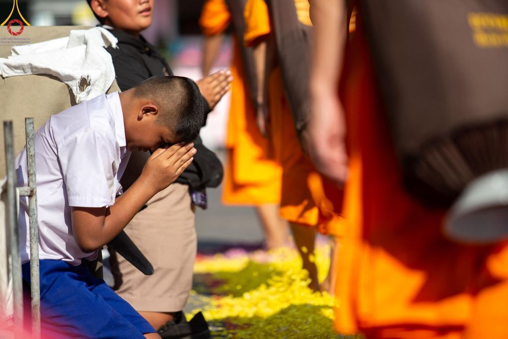 ภาพ No.189041:พิธีต้อนรับพระธรรมยาตรา ในโครงการธรรมยาตรา กตัญญูบูชา มหาปูชนียาจารย์ พระมงคลเทพมุนี(สด จนฺทสโร) พระผู้ปราบมาร อนุสรณ์สถาน 7 แห่ง ปีที่ 13 วันที่ 3 มกราคม พ.ศ. 2568 ณ อนุสรณ์สถานมหาวิหารพระมงคลเทพมุนี (โลตัสแลนด์) อ.สองพี่น้อง จ.สุพรรณบุรี
