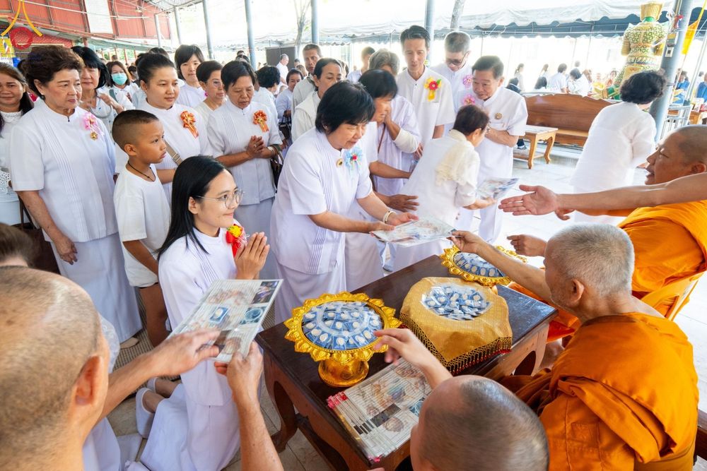 ภาพ No.189358:พิธีทอดผ้าป่าทำนุบำรุงศาสนสถาน ในโครงการธรรมยาตรา กตัญญูบูชา มหาปูชนียาจารย์ พระมงคลเทพมุนี(สด จนฺทสโร) พระผู้ปราบมาร อนุสรณ์สถาน 7 แห่ง ปีที่ 13 ณ วัดใหม่นพรัตน์  ต.เนินพระปรางค์ อ.สองพี่น้อง จ.สุพรรณบุรี วันที่ 5 มกราคม พ.ศ. 2568