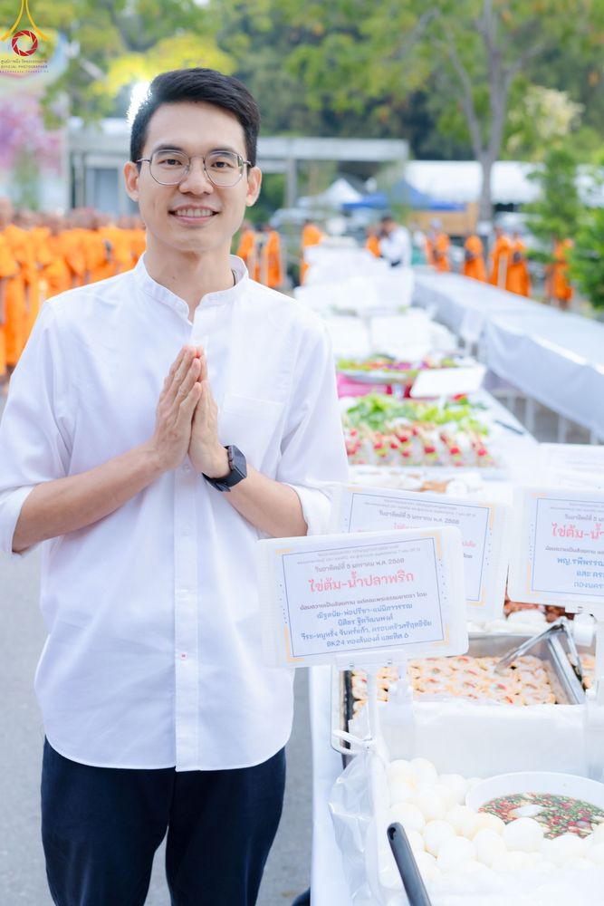 ภาพ No.189464:พิธีถวายภัตตาหารเป็นสังฆทาน แด่พระธรรมยาตรา ในโครงการธรรมยาตรา กตัญญูบูชา มหาปูชนียาจารย์ พระมงคลเทพมุนี(สด จนฺทสโร) พระผู้ปราบมาร อนุสรณ์สถาน 7 แห่ง ปีที่ 13 ณ อนุสรณ์สถานมหาวิหารพระมงคลเทพมุนี (โลตัสแลนด์) อ.สองพี่น้อง จ.สุพรรณบุรี วันที่ 5 มกราคม 2568