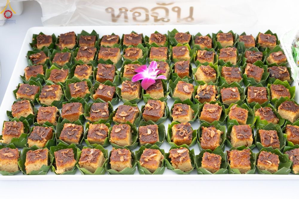 ภาพ No.189500:พิธีถวายภัตตาหารเป็นสังฆทาน แด่พระธรรมยาตรา ในโครงการธรรมยาตรา กตัญญูบูชา มหาปูชนียาจารย์ พระมงคลเทพมุนี(สด จนฺทสโร) พระผู้ปราบมาร อนุสรณ์สถาน 7 แห่ง ปีที่ 13 ณ อนุสรณ์สถานมหาวิหารพระมงคลเทพมุนี (โลตัสแลนด์) อ.สองพี่น้อง จ.สุพรรณบุรี วันที่ 5 มกราคม 2568