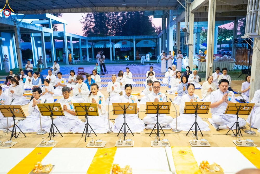 ภาพ No.189997:พิธีถวายภัตตาหารเป็นสังฆทาน แด่พระธรรมยาตรา ณ อนุสรณ์สถานมหาวิหารพระมงคลเทพมุนี (โลตัสแลนด์) อ.สองพี่น้อง จ.สุพรรณบุรี ในโครงการธรรมยาตรา กตัญญูบูชา มหาปูชนียาจารย์ พระมงคลเทพมุนี(สด จนฺทสโร) พระผู้ปราบมาร อนุสรณ์สถาน 7 แห่ง ปีที่ 13 วันที่ 6 มกราคม 2568