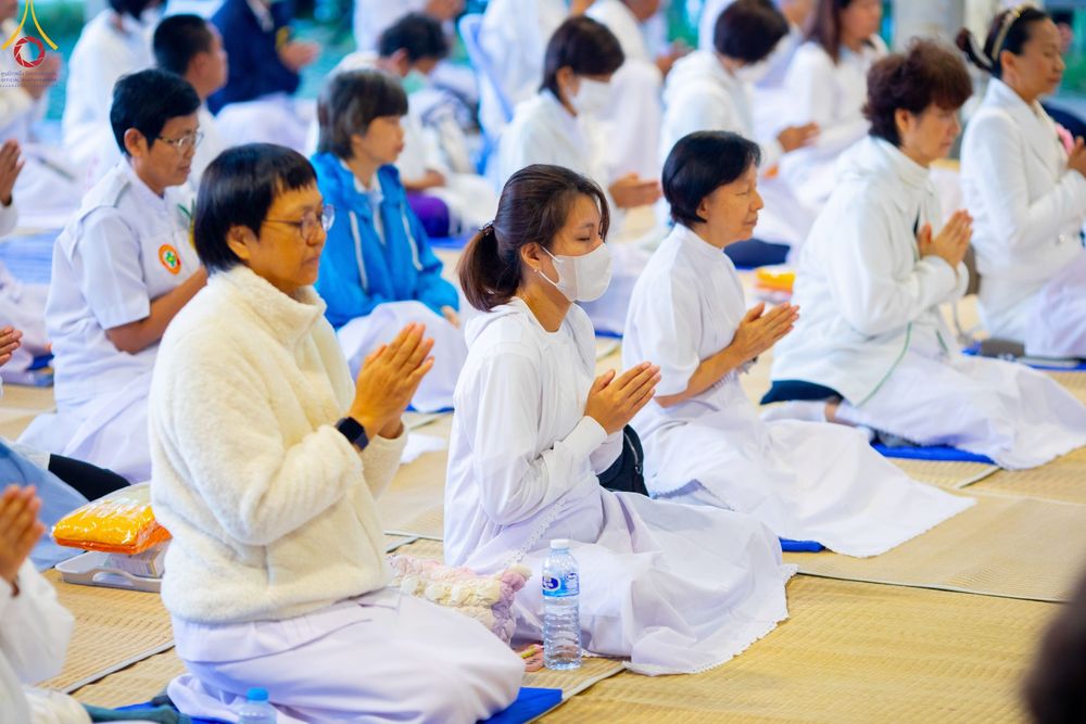 ภาพ No.190023:พิธีถวายภัตตาหารเป็นสังฆทาน แด่พระธรรมยาตรา ณ อนุสรณ์สถานมหาวิหารพระมงคลเทพมุนี (โลตัสแลนด์) อ.สองพี่น้อง จ.สุพรรณบุรี ในโครงการธรรมยาตรา กตัญญูบูชา มหาปูชนียาจารย์ พระมงคลเทพมุนี(สด จนฺทสโร) พระผู้ปราบมาร อนุสรณ์สถาน 7 แห่ง ปีที่ 13 วันที่ 6 มกราคม 2568