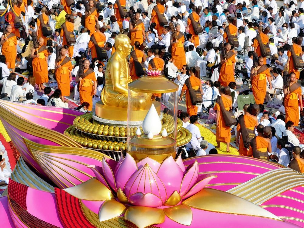 ภาพ No.190612:พิธีต้อนรับพระธรรมยาตรา ณ อนุสรณ์สถาน สถานที่ตั้งมโนปณิธานบวชตลอดชีวิต อนุสรณ์สถานคลองบางนางแท่น อ.สามพราน จ.นครปฐม ในโครงการธรรมยาตรา กตัญญูบูชา มหาปูชนียาจารย์ พระมงคลเทพมุนี(สด จนฺทสโร) พระผู้ปราบมาร อนุสรณ์สถาน 7 แห่ง ปีที่ 13 วันที่ 7 ม.ค.2568