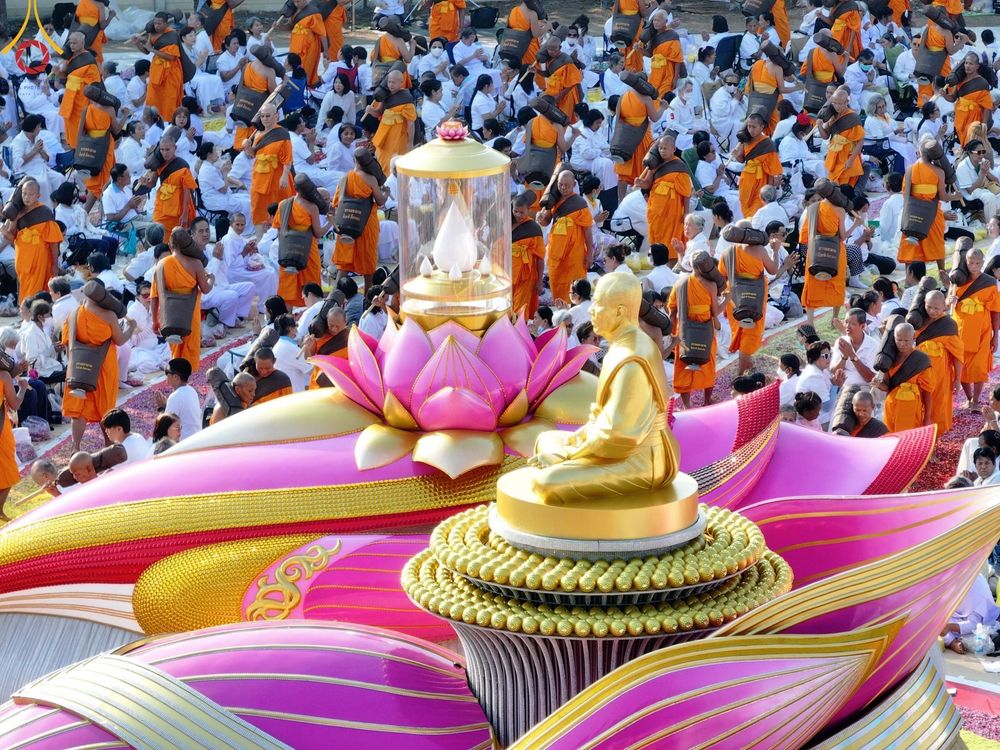 ภาพ No.190613:พิธีต้อนรับพระธรรมยาตรา ณ อนุสรณ์สถาน สถานที่ตั้งมโนปณิธานบวชตลอดชีวิต อนุสรณ์สถานคลองบางนางแท่น อ.สามพราน จ.นครปฐม ในโครงการธรรมยาตรา กตัญญูบูชา มหาปูชนียาจารย์ พระมงคลเทพมุนี(สด จนฺทสโร) พระผู้ปราบมาร อนุสรณ์สถาน 7 แห่ง ปีที่ 13 วันที่ 7 ม.ค.2568