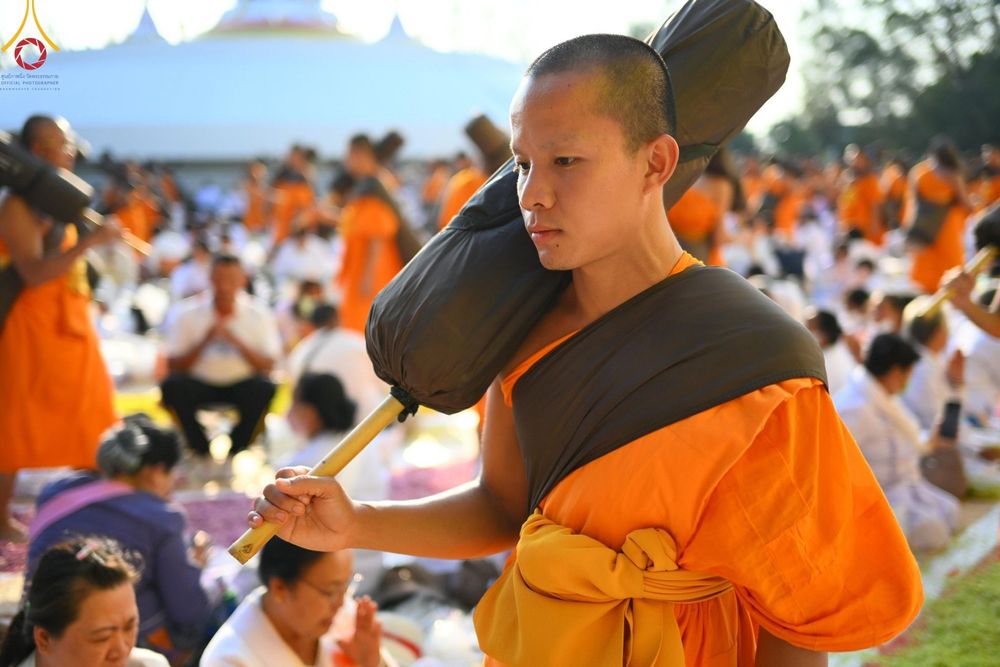 ภาพ No.190626:พิธีต้อนรับพระธรรมยาตรา ณ อนุสรณ์สถาน สถานที่ตั้งมโนปณิธานบวชตลอดชีวิต อนุสรณ์สถานคลองบางนางแท่น อ.สามพราน จ.นครปฐม ในโครงการธรรมยาตรา กตัญญูบูชา มหาปูชนียาจารย์ พระมงคลเทพมุนี(สด จนฺทสโร) พระผู้ปราบมาร อนุสรณ์สถาน 7 แห่ง ปีที่ 13 วันที่ 7 ม.ค.2568