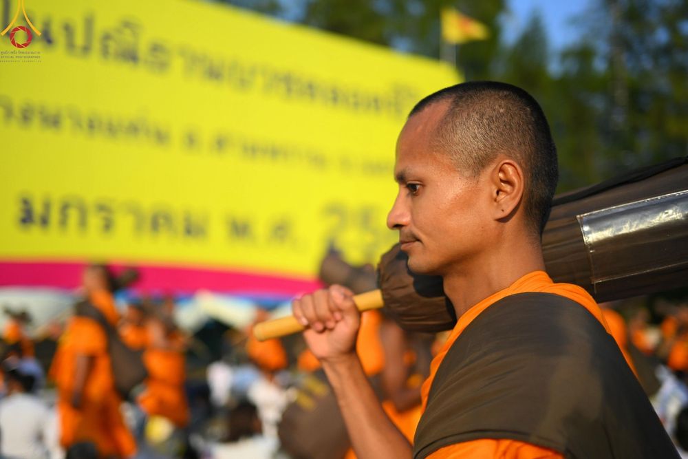 ภาพ No.190627:พิธีต้อนรับพระธรรมยาตรา ณ อนุสรณ์สถาน สถานที่ตั้งมโนปณิธานบวชตลอดชีวิต อนุสรณ์สถานคลองบางนางแท่น อ.สามพราน จ.นครปฐม ในโครงการธรรมยาตรา กตัญญูบูชา มหาปูชนียาจารย์ พระมงคลเทพมุนี(สด จนฺทสโร) พระผู้ปราบมาร อนุสรณ์สถาน 7 แห่ง ปีที่ 13 วันที่ 7 ม.ค.2568
