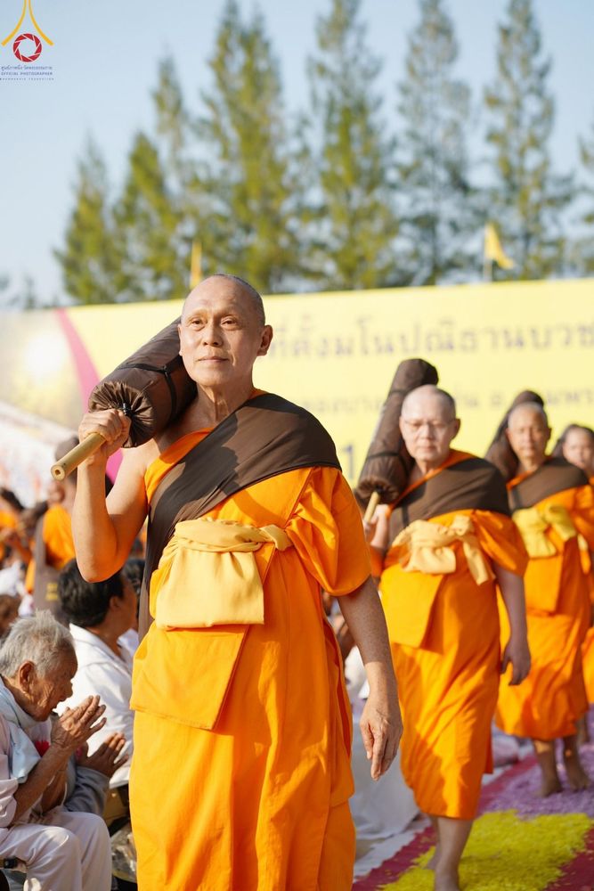 ภาพ No.190629:พิธีต้อนรับพระธรรมยาตรา ณ อนุสรณ์สถาน สถานที่ตั้งมโนปณิธานบวชตลอดชีวิต อนุสรณ์สถานคลองบางนางแท่น อ.สามพราน จ.นครปฐม ในโครงการธรรมยาตรา กตัญญูบูชา มหาปูชนียาจารย์ พระมงคลเทพมุนี(สด จนฺทสโร) พระผู้ปราบมาร อนุสรณ์สถาน 7 แห่ง ปีที่ 13 วันที่ 7 ม.ค.2568