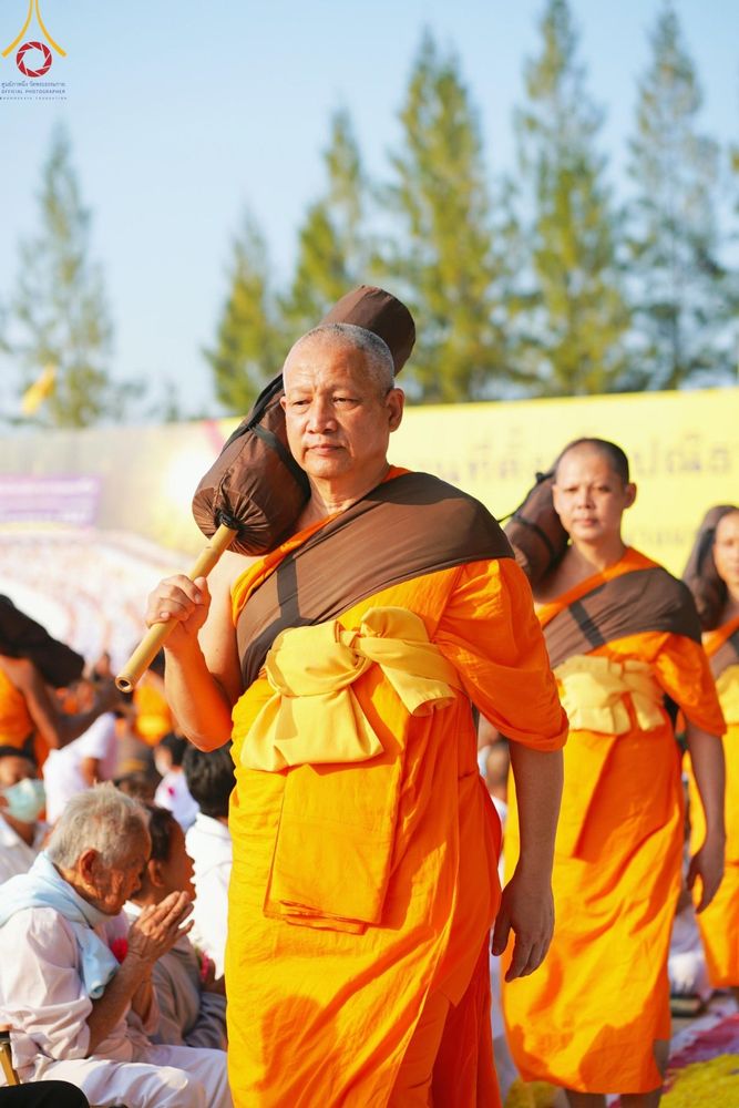 ภาพ No.190631:พิธีต้อนรับพระธรรมยาตรา ณ อนุสรณ์สถาน สถานที่ตั้งมโนปณิธานบวชตลอดชีวิต อนุสรณ์สถานคลองบางนางแท่น อ.สามพราน จ.นครปฐม ในโครงการธรรมยาตรา กตัญญูบูชา มหาปูชนียาจารย์ พระมงคลเทพมุนี(สด จนฺทสโร) พระผู้ปราบมาร อนุสรณ์สถาน 7 แห่ง ปีที่ 13 วันที่ 7 ม.ค.2568