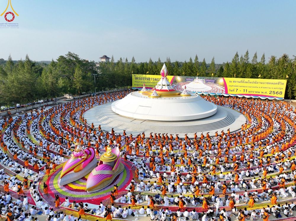 ภาพ No.190639:พิธีต้อนรับพระธรรมยาตรา ณ อนุสรณ์สถาน สถานที่ตั้งมโนปณิธานบวชตลอดชีวิต อนุสรณ์สถานคลองบางนางแท่น อ.สามพราน จ.นครปฐม ในโครงการธรรมยาตรา กตัญญูบูชา มหาปูชนียาจารย์ พระมงคลเทพมุนี(สด จนฺทสโร) พระผู้ปราบมาร อนุสรณ์สถาน 7 แห่ง ปีที่ 13 วันที่ 7 ม.ค.2568