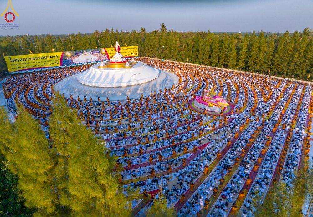 ภาพ No.190651:พิธีต้อนรับพระธรรมยาตรา ณ อนุสรณ์สถาน สถานที่ตั้งมโนปณิธานบวชตลอดชีวิต อนุสรณ์สถานคลองบางนางแท่น อ.สามพราน จ.นครปฐม ในโครงการธรรมยาตรา กตัญญูบูชา มหาปูชนียาจารย์ พระมงคลเทพมุนี(สด จนฺทสโร) พระผู้ปราบมาร อนุสรณ์สถาน 7 แห่ง ปีที่ 13 วันที่ 7 ม.ค.2568