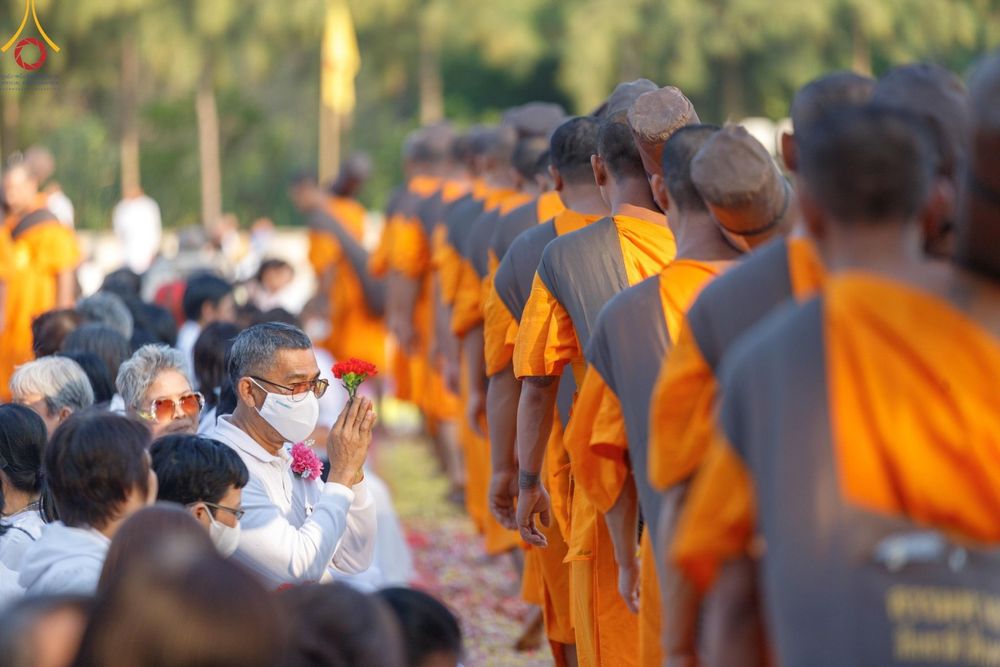 ภาพ No.190659:พิธีต้อนรับพระธรรมยาตรา ณ อนุสรณ์สถาน สถานที่ตั้งมโนปณิธานบวชตลอดชีวิต อนุสรณ์สถานคลองบางนางแท่น อ.สามพราน จ.นครปฐม ในโครงการธรรมยาตรา กตัญญูบูชา มหาปูชนียาจารย์ พระมงคลเทพมุนี(สด จนฺทสโร) พระผู้ปราบมาร อนุสรณ์สถาน 7 แห่ง ปีที่ 13 วันที่ 7 ม.ค.2568