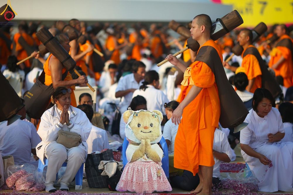 ภาพ No.190660:พิธีต้อนรับพระธรรมยาตรา ณ อนุสรณ์สถาน สถานที่ตั้งมโนปณิธานบวชตลอดชีวิต อนุสรณ์สถานคลองบางนางแท่น อ.สามพราน จ.นครปฐม ในโครงการธรรมยาตรา กตัญญูบูชา มหาปูชนียาจารย์ พระมงคลเทพมุนี(สด จนฺทสโร) พระผู้ปราบมาร อนุสรณ์สถาน 7 แห่ง ปีที่ 13 วันที่ 7 ม.ค.2568