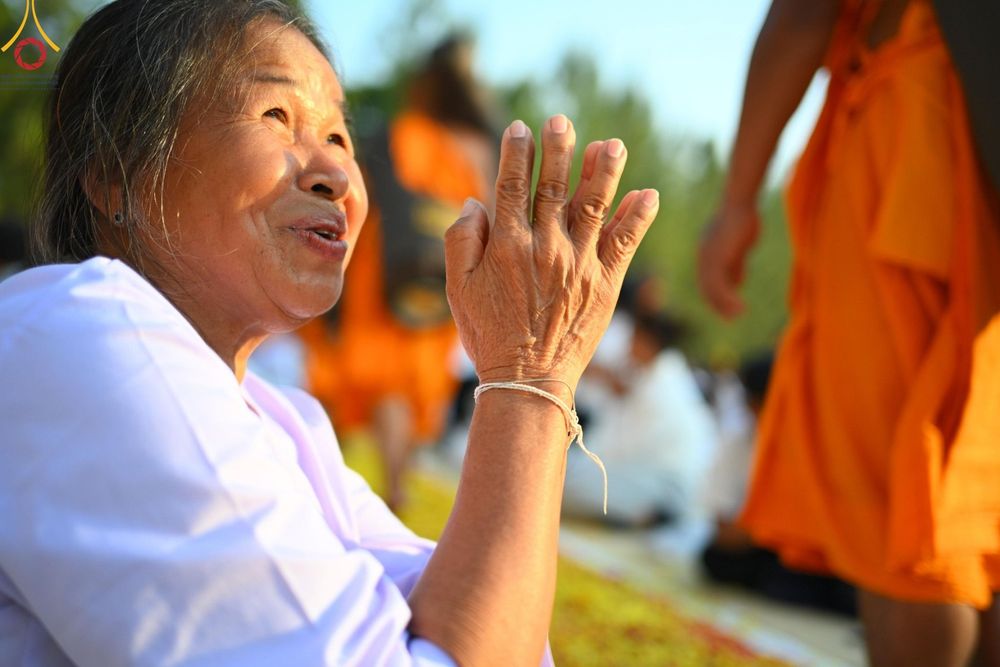 ภาพ No.190668:พิธีต้อนรับพระธรรมยาตรา ณ อนุสรณ์สถาน สถานที่ตั้งมโนปณิธานบวชตลอดชีวิต อนุสรณ์สถานคลองบางนางแท่น อ.สามพราน จ.นครปฐม ในโครงการธรรมยาตรา กตัญญูบูชา มหาปูชนียาจารย์ พระมงคลเทพมุนี(สด จนฺทสโร) พระผู้ปราบมาร อนุสรณ์สถาน 7 แห่ง ปีที่ 13 วันที่ 7 ม.ค.2568