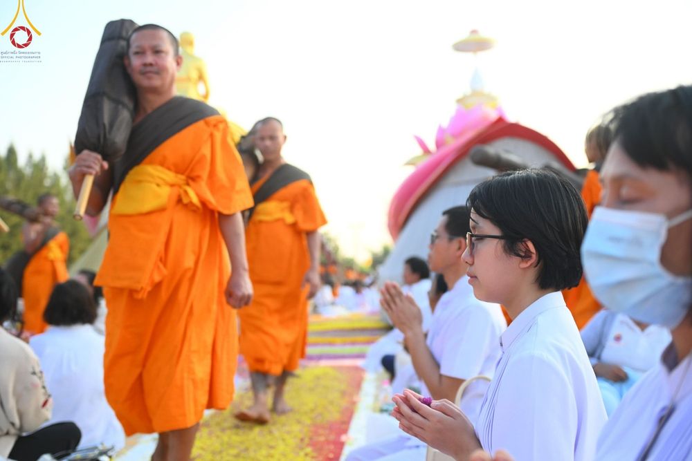 ภาพ No.190679:พิธีต้อนรับพระธรรมยาตรา ณ อนุสรณ์สถาน สถานที่ตั้งมโนปณิธานบวชตลอดชีวิต อนุสรณ์สถานคลองบางนางแท่น อ.สามพราน จ.นครปฐม ในโครงการธรรมยาตรา กตัญญูบูชา มหาปูชนียาจารย์ พระมงคลเทพมุนี(สด จนฺทสโร) พระผู้ปราบมาร อนุสรณ์สถาน 7 แห่ง ปีที่ 13 วันที่ 7 ม.ค.2568