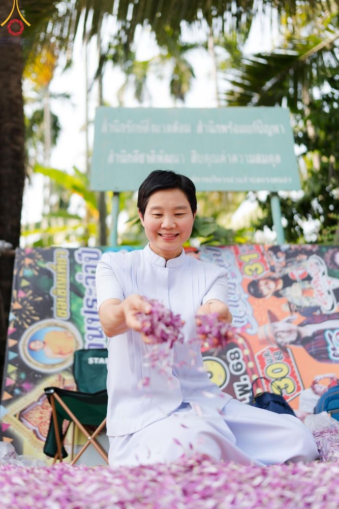 ภาพ No.190738:พิธีต้อนรับพระธรรมยาตรา ณ อนุสรณ์สถาน สถานที่ตั้งมโนปณิธานบวชตลอดชีวิต อนุสรณ์สถานคลองบางนางแท่น อ.สามพราน จ.นครปฐม ในโครงการธรรมยาตรา กตัญญูบูชา มหาปูชนียาจารย์ พระมงคลเทพมุนี(สด จนฺทสโร) พระผู้ปราบมาร อนุสรณ์สถาน 7 แห่ง ปีที่ 13 วันที่ 7 ม.ค.2568