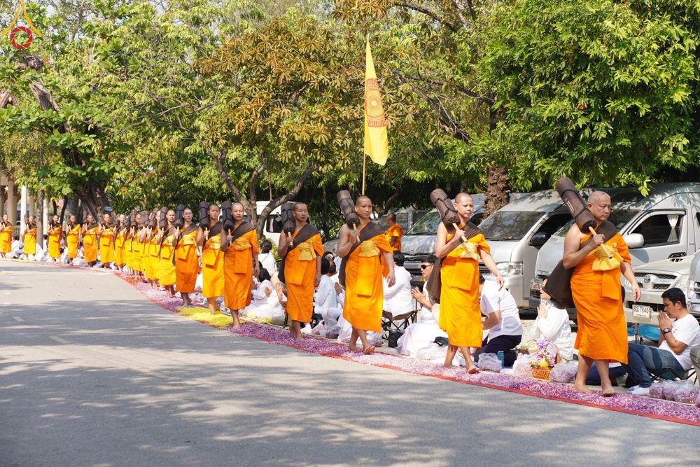 ภาพ No.190754:พิธีต้อนรับพระธรรมยาตรา ณ อนุสรณ์สถาน สถานที่ตั้งมโนปณิธานบวชตลอดชีวิต อนุสรณ์สถานคลองบางนางแท่น อ.สามพราน จ.นครปฐม ในโครงการธรรมยาตรา กตัญญูบูชา มหาปูชนียาจารย์ พระมงคลเทพมุนี(สด จนฺทสโร) พระผู้ปราบมาร อนุสรณ์สถาน 7 แห่ง ปีที่ 13 วันที่ 7 ม.ค.2568