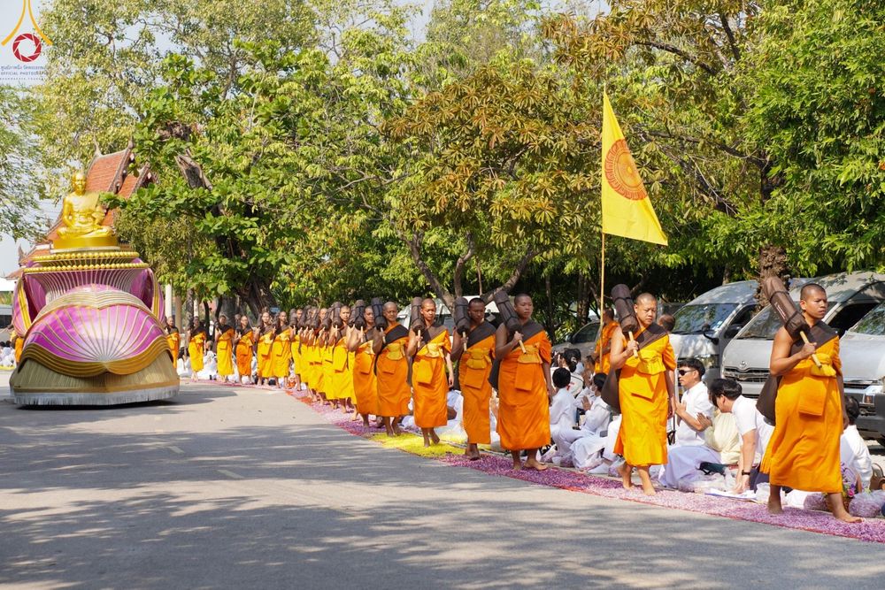ภาพ No.190751:พิธีต้อนรับพระธรรมยาตรา ณ อนุสรณ์สถาน สถานที่ตั้งมโนปณิธานบวชตลอดชีวิต อนุสรณ์สถานคลองบางนางแท่น อ.สามพราน จ.นครปฐม ในโครงการธรรมยาตรา กตัญญูบูชา มหาปูชนียาจารย์ พระมงคลเทพมุนี(สด จนฺทสโร) พระผู้ปราบมาร อนุสรณ์สถาน 7 แห่ง ปีที่ 13 วันที่ 7 ม.ค.2568