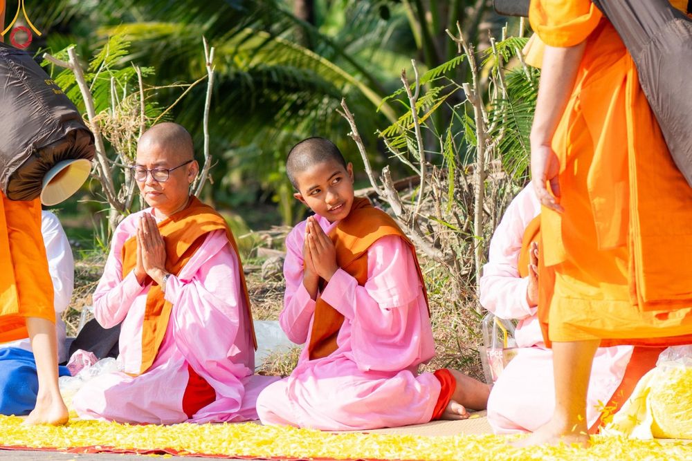 ภาพ No.190763:พิธีต้อนรับพระธรรมยาตรา ณ อนุสรณ์สถาน สถานที่ตั้งมโนปณิธานบวชตลอดชีวิต อนุสรณ์สถานคลองบางนางแท่น อ.สามพราน จ.นครปฐม ในโครงการธรรมยาตรา กตัญญูบูชา มหาปูชนียาจารย์ พระมงคลเทพมุนี(สด จนฺทสโร) พระผู้ปราบมาร อนุสรณ์สถาน 7 แห่ง ปีที่ 13 วันที่ 7 ม.ค.2568