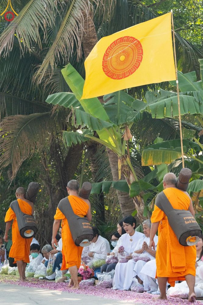 ภาพ No.190776:พิธีต้อนรับพระธรรมยาตรา ณ อนุสรณ์สถาน สถานที่ตั้งมโนปณิธานบวชตลอดชีวิต อนุสรณ์สถานคลองบางนางแท่น อ.สามพราน จ.นครปฐม ในโครงการธรรมยาตรา กตัญญูบูชา มหาปูชนียาจารย์ พระมงคลเทพมุนี(สด จนฺทสโร) พระผู้ปราบมาร อนุสรณ์สถาน 7 แห่ง ปีที่ 13 วันที่ 7 ม.ค.2568
