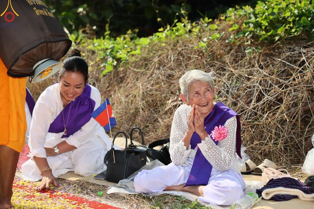 ภาพ No.190793:พิธีต้อนรับพระธรรมยาตรา ณ อนุสรณ์สถาน สถานที่ตั้งมโนปณิธานบวชตลอดชีวิต อนุสรณ์สถานคลองบางนางแท่น อ.สามพราน จ.นครปฐม ในโครงการธรรมยาตรา กตัญญูบูชา มหาปูชนียาจารย์ พระมงคลเทพมุนี(สด จนฺทสโร) พระผู้ปราบมาร อนุสรณ์สถาน 7 แห่ง ปีที่ 13 วันที่ 7 ม.ค.2568