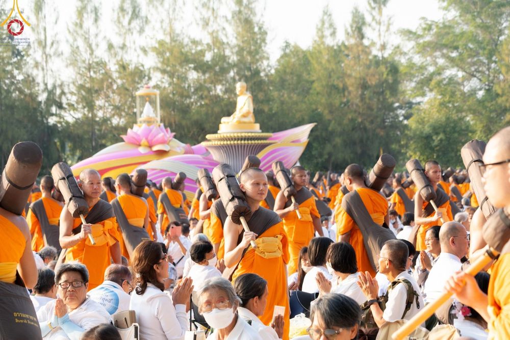 ภาพ No.190816:พิธีต้อนรับพระธรรมยาตรา ณ อนุสรณ์สถาน สถานที่ตั้งมโนปณิธานบวชตลอดชีวิต อนุสรณ์สถานคลองบางนางแท่น อ.สามพราน จ.นครปฐม ในโครงการธรรมยาตรา กตัญญูบูชา มหาปูชนียาจารย์ พระมงคลเทพมุนี(สด จนฺทสโร) พระผู้ปราบมาร อนุสรณ์สถาน 7 แห่ง ปีที่ 13 วันที่ 7 ม.ค.2568