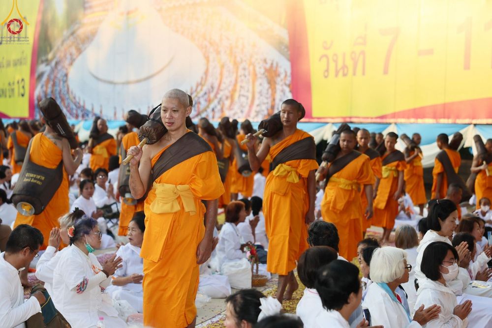 ภาพ No.190822:พิธีต้อนรับพระธรรมยาตรา ณ อนุสรณ์สถาน สถานที่ตั้งมโนปณิธานบวชตลอดชีวิต อนุสรณ์สถานคลองบางนางแท่น อ.สามพราน จ.นครปฐม ในโครงการธรรมยาตรา กตัญญูบูชา มหาปูชนียาจารย์ พระมงคลเทพมุนี(สด จนฺทสโร) พระผู้ปราบมาร อนุสรณ์สถาน 7 แห่ง ปีที่ 13 วันที่ 7 ม.ค.2568