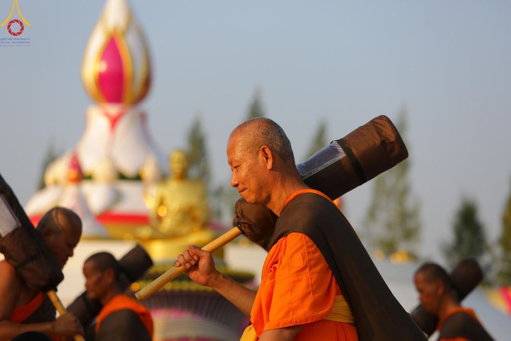 ภาพ No.190829:พิธีต้อนรับพระธรรมยาตรา ณ อนุสรณ์สถาน สถานที่ตั้งมโนปณิธานบวชตลอดชีวิต อนุสรณ์สถานคลองบางนางแท่น อ.สามพราน จ.นครปฐม ในโครงการธรรมยาตรา กตัญญูบูชา มหาปูชนียาจารย์ พระมงคลเทพมุนี(สด จนฺทสโร) พระผู้ปราบมาร อนุสรณ์สถาน 7 แห่ง ปีที่ 13 วันที่ 7 ม.ค.2568