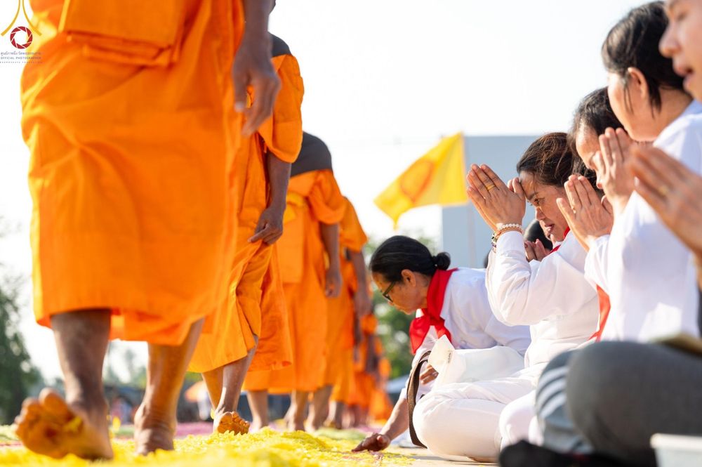 ภาพ No.190837:พิธีต้อนรับพระธรรมยาตรา ณ อนุสรณ์สถาน สถานที่ตั้งมโนปณิธานบวชตลอดชีวิต อนุสรณ์สถานคลองบางนางแท่น อ.สามพราน จ.นครปฐม ในโครงการธรรมยาตรา กตัญญูบูชา มหาปูชนียาจารย์ พระมงคลเทพมุนี(สด จนฺทสโร) พระผู้ปราบมาร อนุสรณ์สถาน 7 แห่ง ปีที่ 13 วันที่ 7 ม.ค.2568