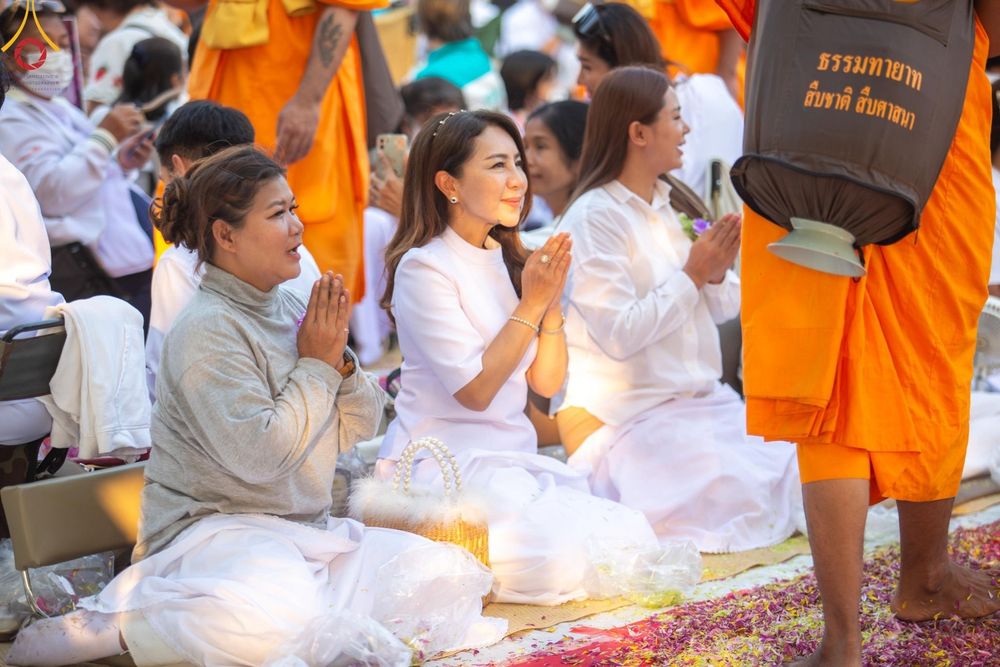 ภาพ No.190842:พิธีต้อนรับพระธรรมยาตรา ณ อนุสรณ์สถาน สถานที่ตั้งมโนปณิธานบวชตลอดชีวิต อนุสรณ์สถานคลองบางนางแท่น อ.สามพราน จ.นครปฐม ในโครงการธรรมยาตรา กตัญญูบูชา มหาปูชนียาจารย์ พระมงคลเทพมุนี(สด จนฺทสโร) พระผู้ปราบมาร อนุสรณ์สถาน 7 แห่ง ปีที่ 13 วันที่ 7 ม.ค.2568