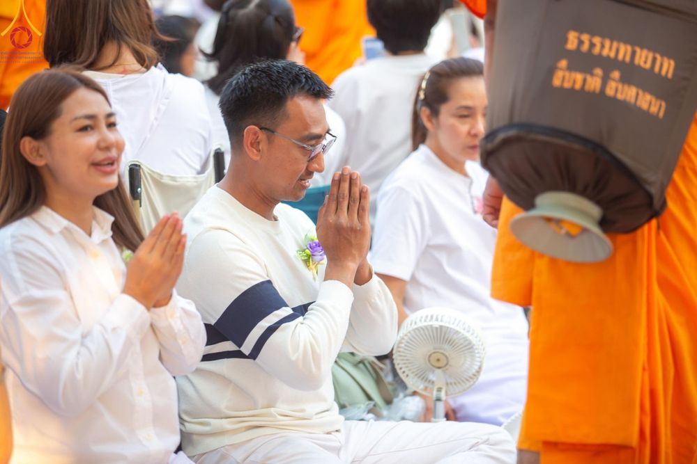 ภาพ No.190843:พิธีต้อนรับพระธรรมยาตรา ณ อนุสรณ์สถาน สถานที่ตั้งมโนปณิธานบวชตลอดชีวิต อนุสรณ์สถานคลองบางนางแท่น อ.สามพราน จ.นครปฐม ในโครงการธรรมยาตรา กตัญญูบูชา มหาปูชนียาจารย์ พระมงคลเทพมุนี(สด จนฺทสโร) พระผู้ปราบมาร อนุสรณ์สถาน 7 แห่ง ปีที่ 13 วันที่ 7 ม.ค.2568