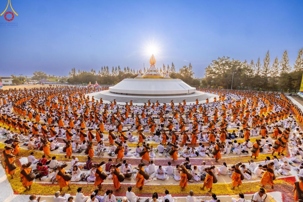 ภาพ No.190849:พิธีต้อนรับพระธรรมยาตรา ณ อนุสรณ์สถาน สถานที่ตั้งมโนปณิธานบวชตลอดชีวิต อนุสรณ์สถานคลองบางนางแท่น อ.สามพราน จ.นครปฐม ในโครงการธรรมยาตรา กตัญญูบูชา มหาปูชนียาจารย์ พระมงคลเทพมุนี(สด จนฺทสโร) พระผู้ปราบมาร อนุสรณ์สถาน 7 แห่ง ปีที่ 13 วันที่ 7 ม.ค.2568