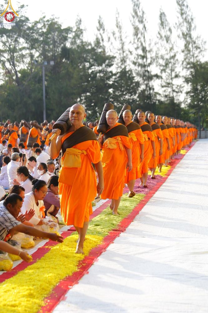 ภาพ No.190853:พิธีต้อนรับพระธรรมยาตรา ณ อนุสรณ์สถาน สถานที่ตั้งมโนปณิธานบวชตลอดชีวิต อนุสรณ์สถานคลองบางนางแท่น อ.สามพราน จ.นครปฐม ในโครงการธรรมยาตรา กตัญญูบูชา มหาปูชนียาจารย์ พระมงคลเทพมุนี(สด จนฺทสโร) พระผู้ปราบมาร อนุสรณ์สถาน 7 แห่ง ปีที่ 13 วันที่ 7 ม.ค.2568