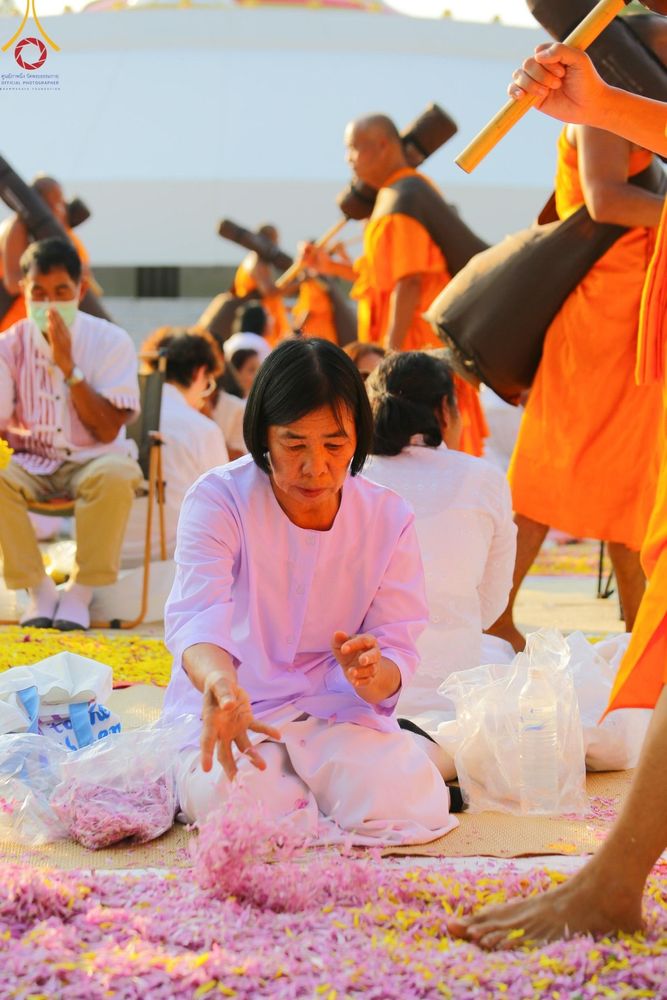 ภาพ No.190881:พิธีต้อนรับพระธรรมยาตรา ณ อนุสรณ์สถาน สถานที่ตั้งมโนปณิธานบวชตลอดชีวิต อนุสรณ์สถานคลองบางนางแท่น อ.สามพราน จ.นครปฐม ในโครงการธรรมยาตรา กตัญญูบูชา มหาปูชนียาจารย์ พระมงคลเทพมุนี(สด จนฺทสโร) พระผู้ปราบมาร อนุสรณ์สถาน 7 แห่ง ปีที่ 13 วันที่ 7 ม.ค.2568