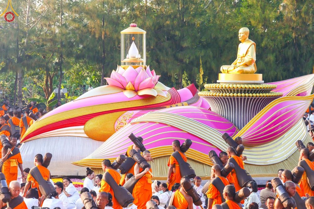 ภาพ No.190956:พิธีต้อนรับพระธรรมยาตรา ณ อนุสรณ์สถาน สถานที่ตั้งมโนปณิธานบวชตลอดชีวิต อนุสรณ์สถานคลองบางนางแท่น อ.สามพราน จ.นครปฐม ในโครงการธรรมยาตรา กตัญญูบูชา มหาปูชนียาจารย์ พระมงคลเทพมุนี(สด จนฺทสโร) พระผู้ปราบมาร อนุสรณ์สถาน 7 แห่ง ปีที่ 13 วันที่ 7 ม.ค.2568