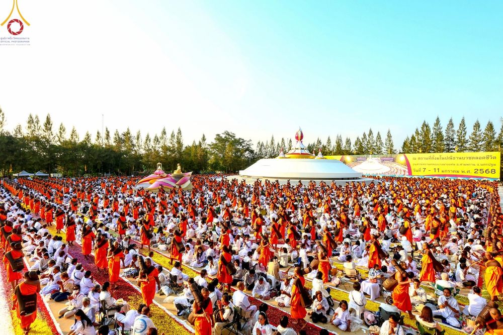 ภาพ No.190961:พิธีต้อนรับพระธรรมยาตรา ณ อนุสรณ์สถาน สถานที่ตั้งมโนปณิธานบวชตลอดชีวิต อนุสรณ์สถานคลองบางนางแท่น อ.สามพราน จ.นครปฐม ในโครงการธรรมยาตรา กตัญญูบูชา มหาปูชนียาจารย์ พระมงคลเทพมุนี(สด จนฺทสโร) พระผู้ปราบมาร อนุสรณ์สถาน 7 แห่ง ปีที่ 13 วันที่ 7 ม.ค.2568