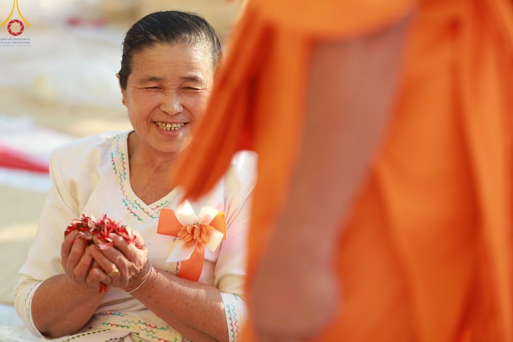 ภาพ No.190967:พิธีต้อนรับพระธรรมยาตรา ณ อนุสรณ์สถาน สถานที่ตั้งมโนปณิธานบวชตลอดชีวิต อนุสรณ์สถานคลองบางนางแท่น อ.สามพราน จ.นครปฐม ในโครงการธรรมยาตรา กตัญญูบูชา มหาปูชนียาจารย์ พระมงคลเทพมุนี(สด จนฺทสโร) พระผู้ปราบมาร อนุสรณ์สถาน 7 แห่ง ปีที่ 13 วันที่ 7 ม.ค.2568
