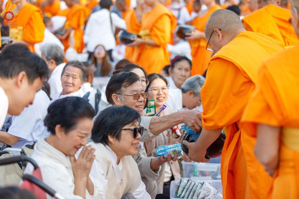 ภาพ No.193178:พิธีตักบาตรพระธรรมยาตรา ณ อนุสรณ์สถานคลองบางนางแท่น อ.สามพราน จ.นครปฐม ในโครงการธรรมยาตรา กตัญญูบูชา มหาปูชนียาจารย์ พระมงคลเทพมุนี(สด จนฺทสโร) พระผู้ปราบมาร อนุสรณ์สถาน 7 แห่ง ปีที่ 13 วันที่ 11 มกราคม พ.ศ.2568