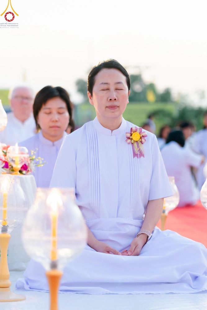 ภาพ No.194305:พิธีจุดประทีปถวายเป็นพุทธบูชา และบูชาธรรมมหาปูชนียาจารย์ ณ อนุสรณ์สถานคลองบางนางแท่น อ.สามพราน จ.นครปฐม ในโครงการธรรมยาตรา กตัญญูบูชา มหาปูชนียาจารย์ พระมงคลเทพมุนี(สด จนฺทสโร) พระผู้ปราบมาร อนุสรณ์สถาน 7 แห่ง ปีที่ 13 วันที่ 10 มกราคม พ.ศ. 2568
